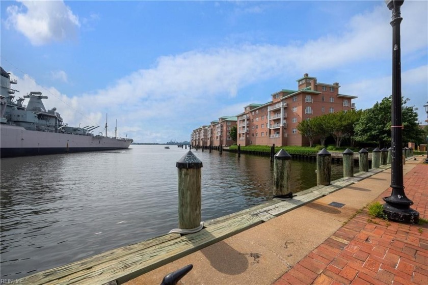 Spacious condo with city and river views. Corner location with - Beach Condo for sale in Norfolk, Virginia on Beachhouse.com