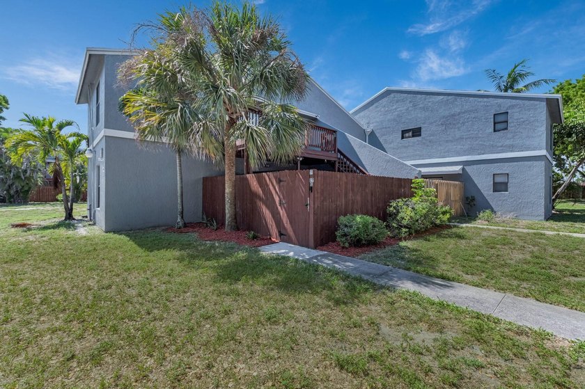 Beautifully updated and move in ready 2 bedroom 2 bath condo - Beach Condo for sale in Boynton Beach, Florida on Beachhouse.com