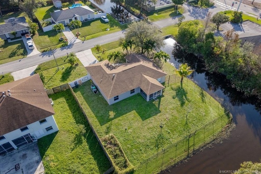 WOW! New Roof 2024! This stylish CBS 3-bedroom, 2-bath home - Beach Home for sale in Port Saint Lucie, Florida on Beachhouse.com