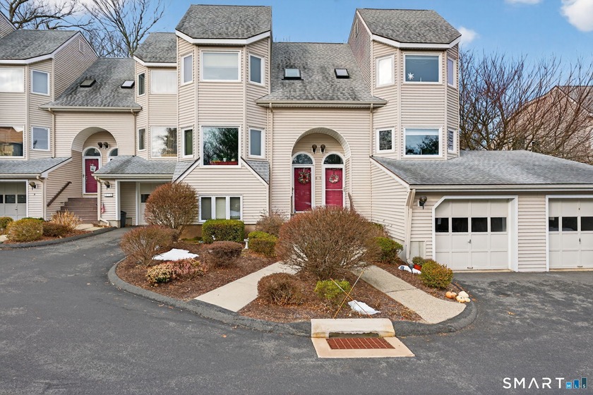 This move in ready unit features a spacious eat in kitchen - Beach Condo for sale in Branford, Connecticut on Beachhouse.com