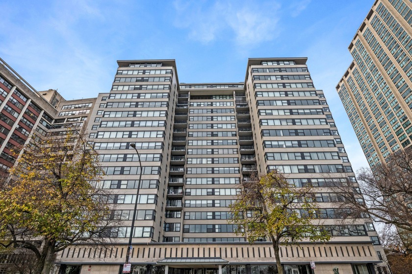 Welcome to 3430 N Lake Shore Dr unit 4K! Set in a full-amenity - Beach Condo for sale in Chicago, Illinois on Beachhouse.com