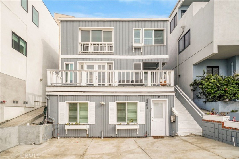 Welcome to 4404 Highland Ave, an exceptional triplex in the - Beach Townhome/Townhouse for sale in Manhattan Beach, California on Beachhouse.com