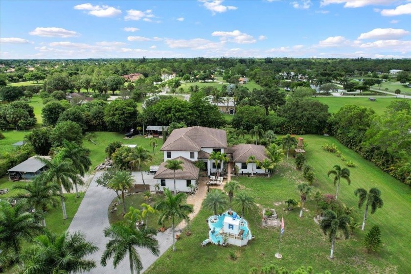 Welcome to Palm Beach Gardens, Florida! This stunning 2.5-acre - Beach Home for sale in Palm Beach Gardens, Florida on Beachhouse.com