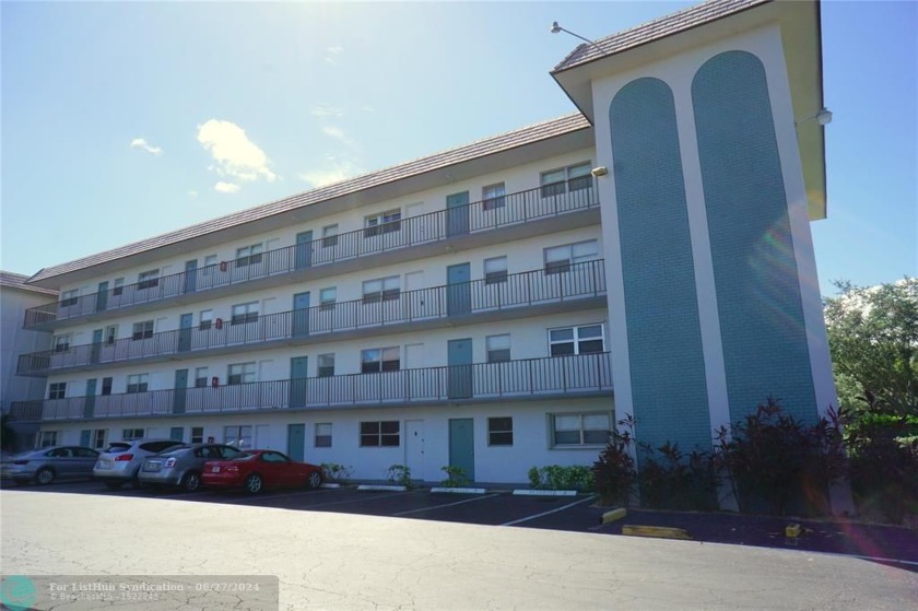 Great 2 bedrooms 2 bathrooms, boasting large unit. Appliances - Beach Condo for sale in Deerfield Beach, Florida on Beachhouse.com