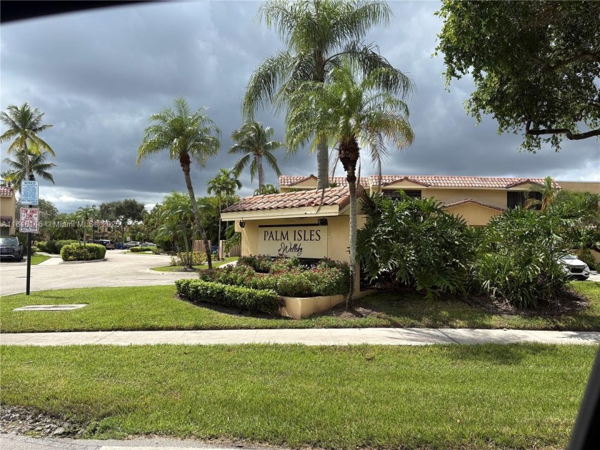 *** FHA/VA FINANCING APPROVED - FEE SIMPLE TOWNHOUSE ***
This - Beach Townhome/Townhouse for sale in Sunrise, Florida on Beachhouse.com