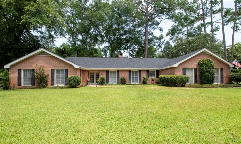 This stunning brick ranch home with much curb appeal is located - Beach Home for sale in Saint Simons, Georgia on Beachhouse.com