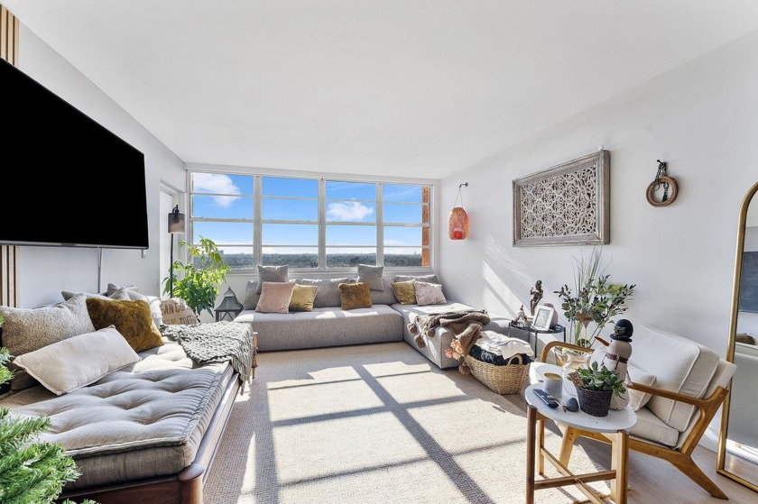 Welcome to this stunning and fully renovated 1-bed, 2-bath condo - Beach Condo for sale in Miami, Florida on Beachhouse.com