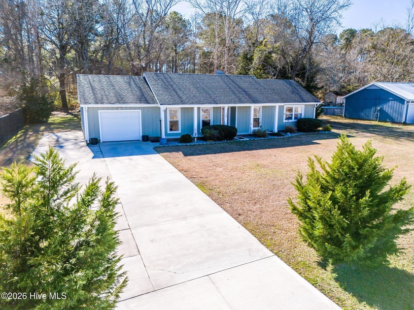 Move in Ready... Call it Home!! Impeccably maintained. No HOA - Beach Home for sale in Sneads Ferry, North Carolina on Beachhouse.com