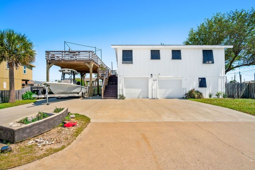 Talk about an investment! A meticulously maintained, remodeled - Beach Home for sale in Port Aransas, Texas on Beachhouse.com