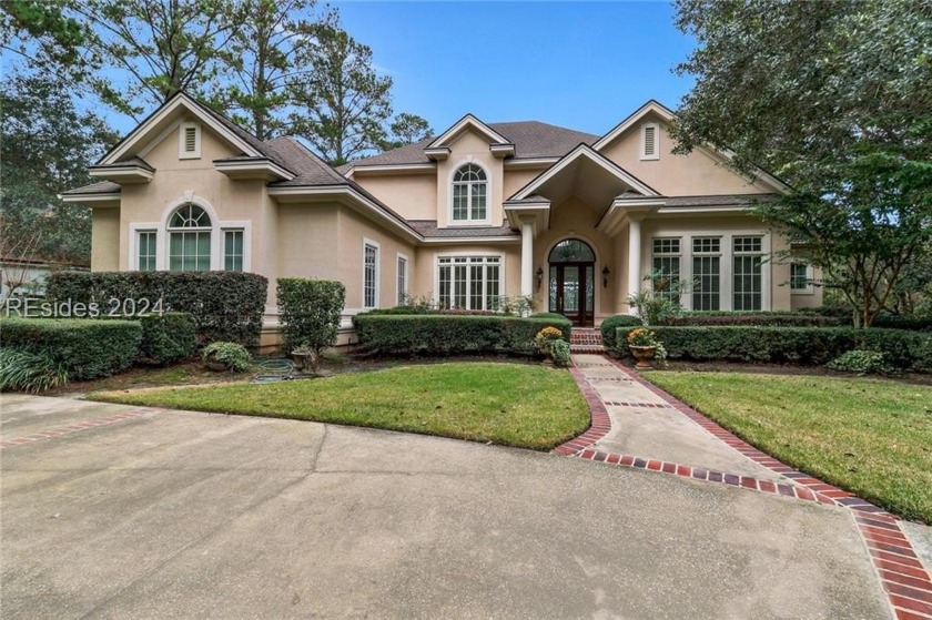 Welcome to this spacious Berkeley Hall home with a fantastic - Beach Home for sale in Okatie, South Carolina on Beachhouse.com