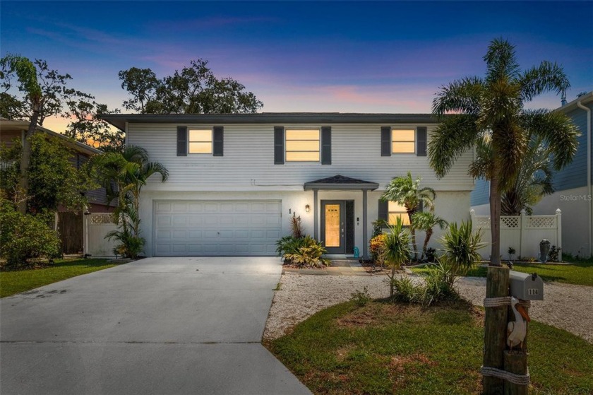 Under contract-accepting backup offers. WATERFRONT DREAM HOME in - Beach Home for sale in Palm Harbor, Florida on Beachhouse.com