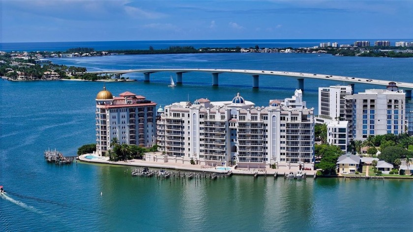 This 7th floor, 3 BR plus den, 4.5 bath residence located in La - Beach Condo for sale in Sarasota, Florida on Beachhouse.com