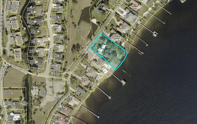 184 feet of Waterfront on 1.25 acres for Land ready to be built - Beach Lot for sale in North Fort Myers, Florida on Beachhouse.com