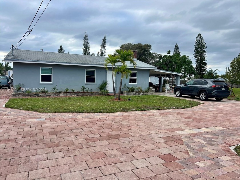 Amazing opportunity if you want a huge lot in a great location - Beach Home for sale in Deerfield Beach, Florida on Beachhouse.com