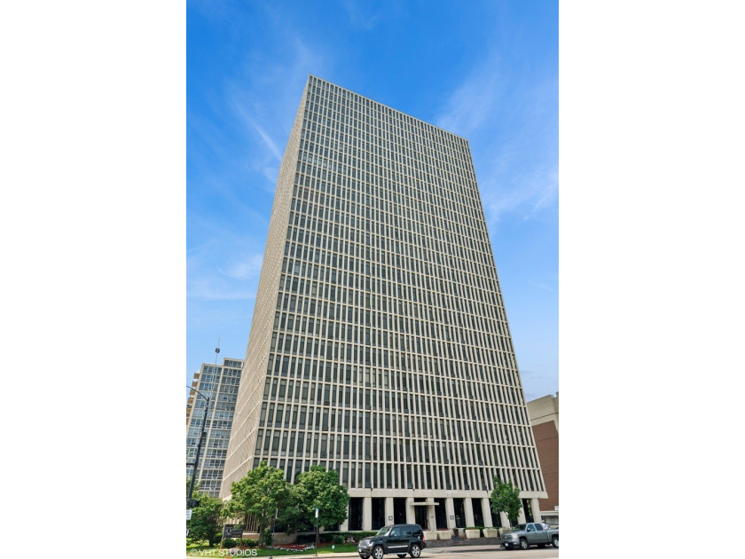 Stunning north facing views from this lovely corner unit at - Beach Condo for sale in Chicago, Illinois on Beachhouse.com