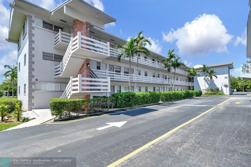 Welcome to this stunning 1-bedroom condo with a pool view and a - Beach Condo for sale in Hallandale Beach, Florida on Beachhouse.com