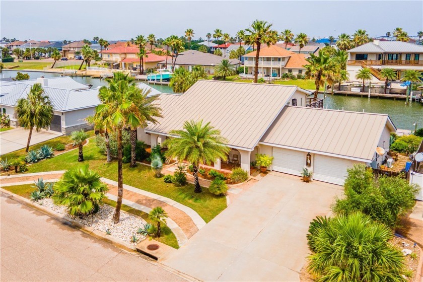 Welcome to this waterfront paradise, an ideal haven for boaters - Beach Home for sale in Port Aransas, Texas on Beachhouse.com