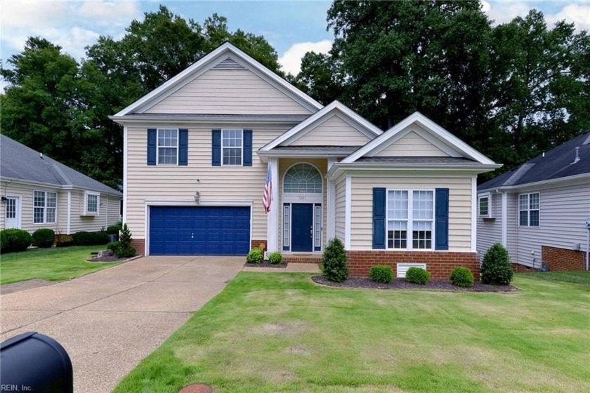 Immaculate 4 bedroom, 2.5 bath home in Lake Powell Forest! Only - Beach Home for sale in Williamsburg, Virginia on Beachhouse.com