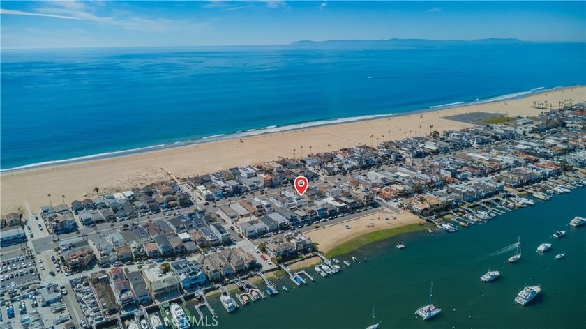 Ideally situated on the coveted Peninsula of Newport Beach, this - Beach Townhome/Townhouse for sale in Newport Beach, California on Beachhouse.com