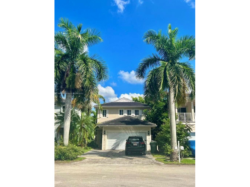 Beautiful two-story property with an incredible view of the lake - Beach Home for sale in Homestead, Florida on Beachhouse.com