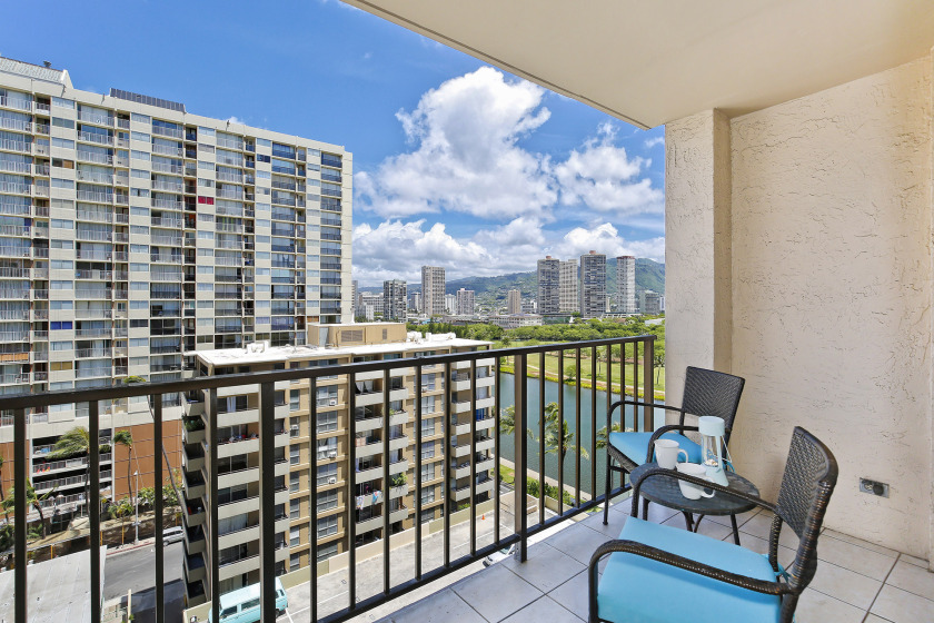 Studio with AC, Wi-Fi, Rooftop Pool, FREE Parking! Close to - Beach Vacation Rentals in Honolulu, Hawaii on Beachhouse.com