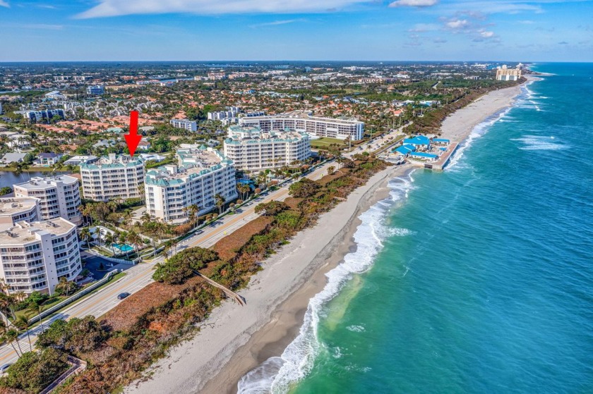 Enjoy coastal living in this bright, airy corner 3 bedroom condo - Beach Condo for sale in Jupiter, Florida on Beachhouse.com