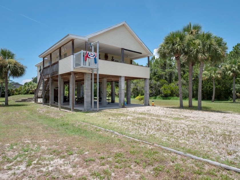 WELCOME TO STEINHATCHEE!!! Here is your chance to own this - Beach Home for sale in Steinhatchee, Florida on Beachhouse.com