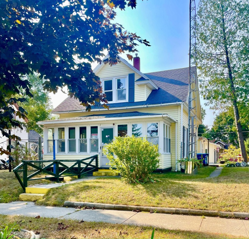 Located in a quiet neighborhood this 1533 sq ft,3 bedroom 2 bath - Beach Home for sale in Ludington, Michigan on Beachhouse.com