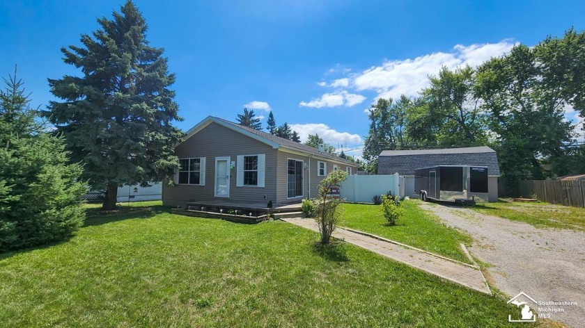 Welcome home to your open layout with this spacious 3 bedroom, 2 - Beach Home for sale in Monroe, Michigan on Beachhouse.com