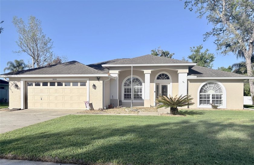 A beautiful open split floor plan 3/2 plus bonus room home - Beach Home for sale in Port Orange, Florida on Beachhouse.com