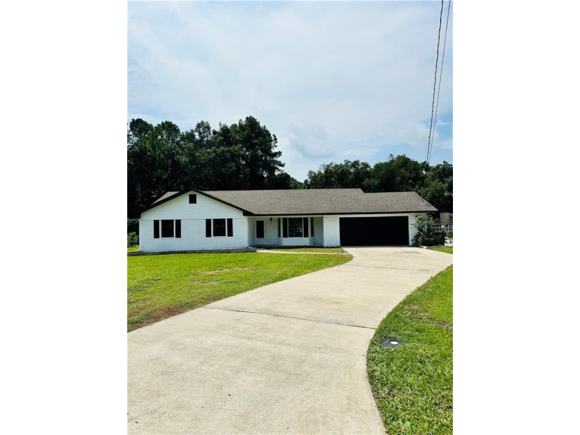 Welcome to this beautifully renovated brick ranch, ideally - Beach Home for sale in Brunswick, Georgia on Beachhouse.com