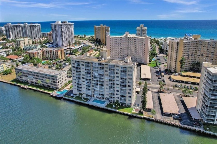 Large and specious 1 bedroom 1 full bathroom and half bathroom - Beach Condo for sale in Pompano Beach, Florida on Beachhouse.com