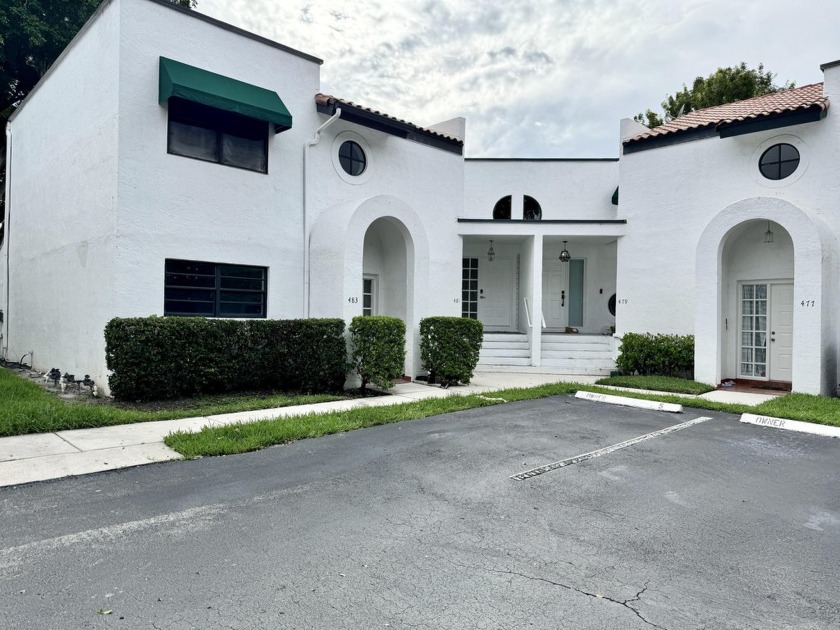 Completely re-modeled townhome in the heart of Deerfield Beach - Beach Townhome/Townhouse for sale in Deerfield Beach, Florida on Beachhouse.com