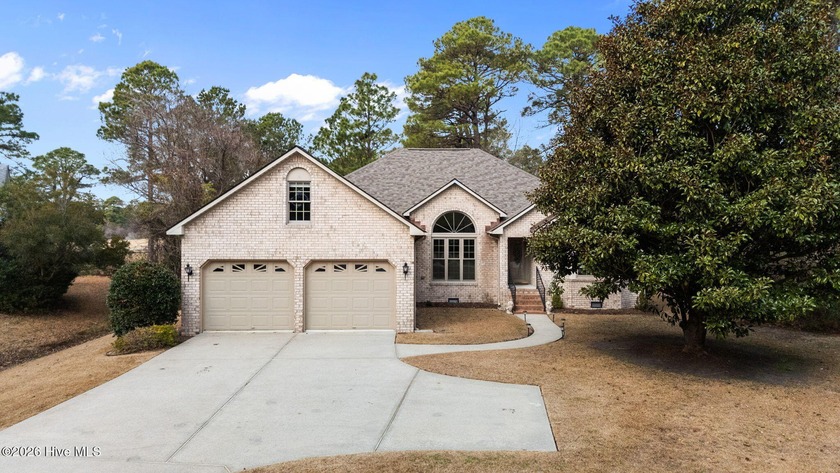 This beautiful brick home is ideally positioned on Fairfield - Beach Home for sale in New Bern, North Carolina on Beachhouse.com
