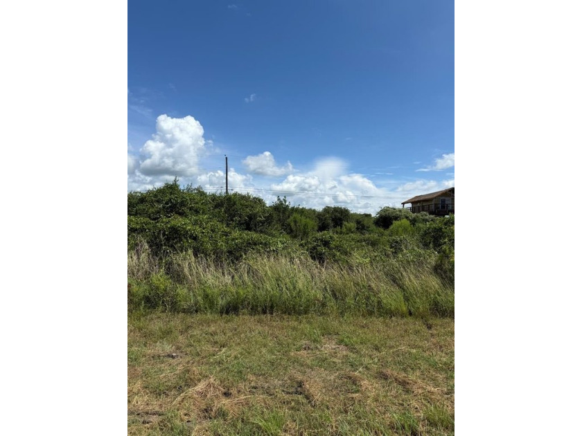 Build your coastal retreat in Holiday Beach! This lot is ready - Beach Lot for sale in Rockport, Texas on Beachhouse.com