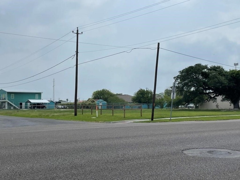 Here's your opportunity to own a large corner lot on E. Market - Beach Lot for sale in Rockport, Texas on Beachhouse.com