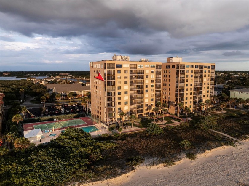 Fabulous END unit with views that are breathtaking! This - Beach Condo for sale in Indian Rocks Beach, Florida on Beachhouse.com