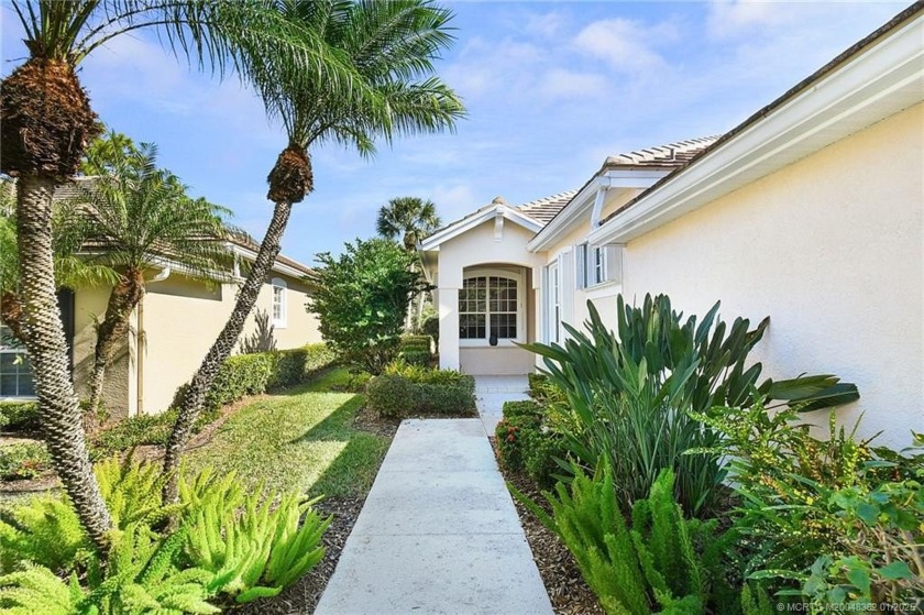 Charming cottage located on the golf course in Willoughby Golf - Beach Home for sale in Stuart, Florida on Beachhouse.com