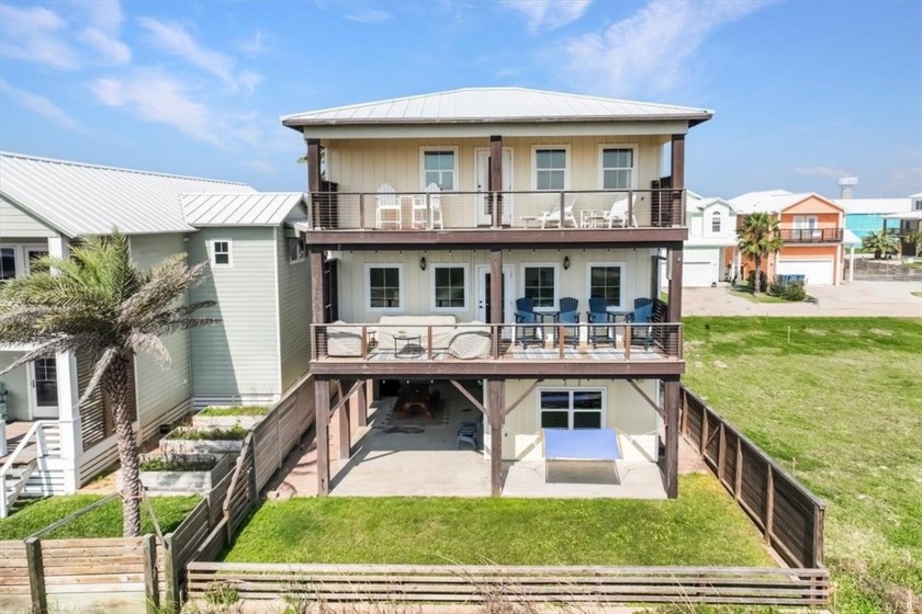 3-story BEAUTY with sweeping water views! This 3 bdrm, 3.5 bdrm - Beach Home for sale in Port Aransas, Texas on Beachhouse.com