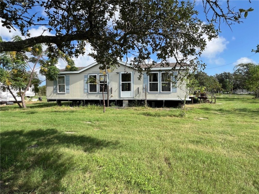 This 3 bedroom, 2 bath home offers a split floorplan with an - Beach Home for sale in Rockport, Texas on Beachhouse.com