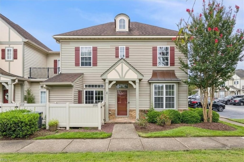 This beautiful 2 bedroom, 2.5 bath condo sits in the highly - Beach Townhome/Townhouse for sale in Carrollton, Virginia on Beachhouse.com