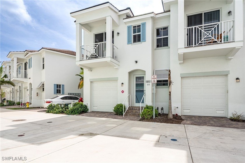 This is a perfect Air B&B property for a vacation rental - Beach Townhome/Townhouse for sale in Cape Coral, Florida on Beachhouse.com