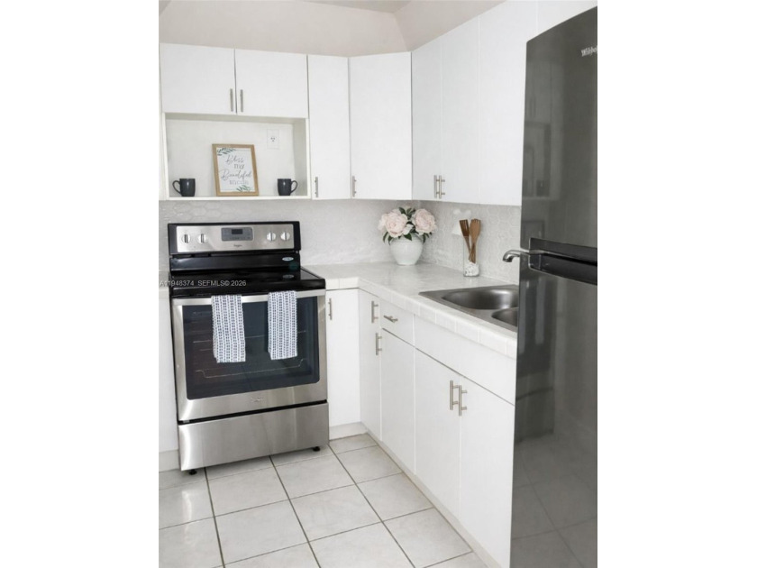 This 2bed/2bath first floor unit is centrally located in the - Beach Condo for sale in Miami, Florida on Beachhouse.com