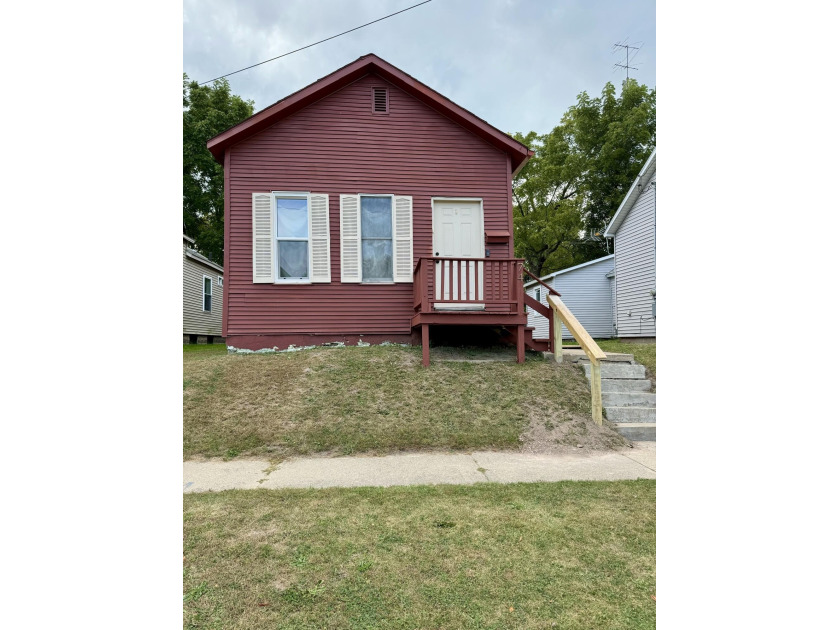 Tiny home living with great views of Manistee Lake. This 2 - Beach Home for sale in Manistee, Michigan on Beachhouse.com