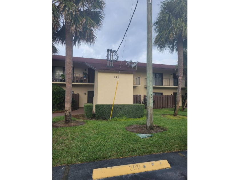 Only 5 Miles from the beach. Really beautiful unit all tiled - Beach Condo for sale in Fort Pierce, Florida on Beachhouse.com