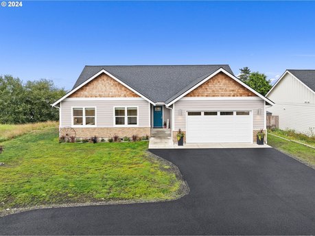 Stunning new home in the Bella Ridge neighborhood within the - Beach Home for sale in Astoria, Oregon on Beachhouse.com