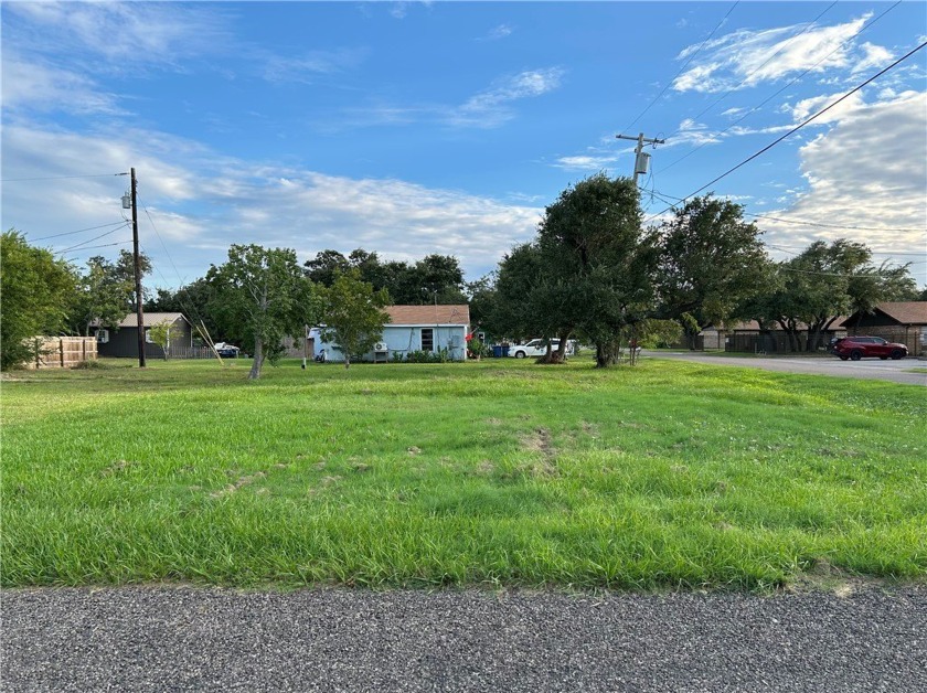 Beautiful corner lot in the city limits in an up and coming area - Beach Lot for sale in Rockport, Texas on Beachhouse.com