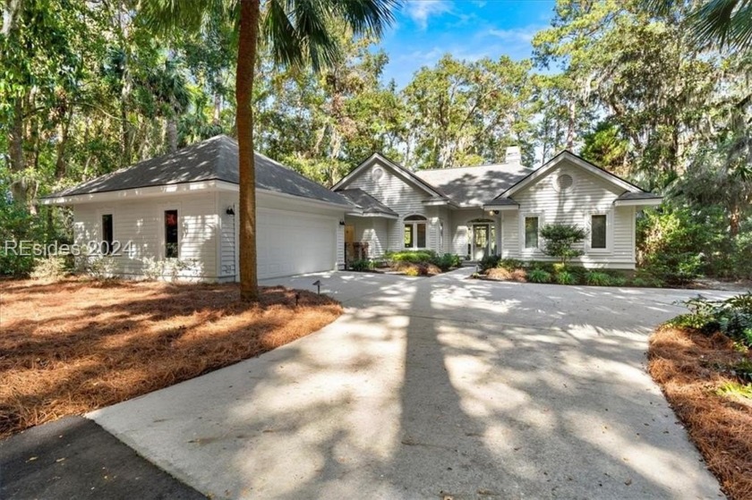 Charming Marsh-Front Retreat on Callawassie Island. This unique - Beach Home for sale in Okatie, South Carolina on Beachhouse.com