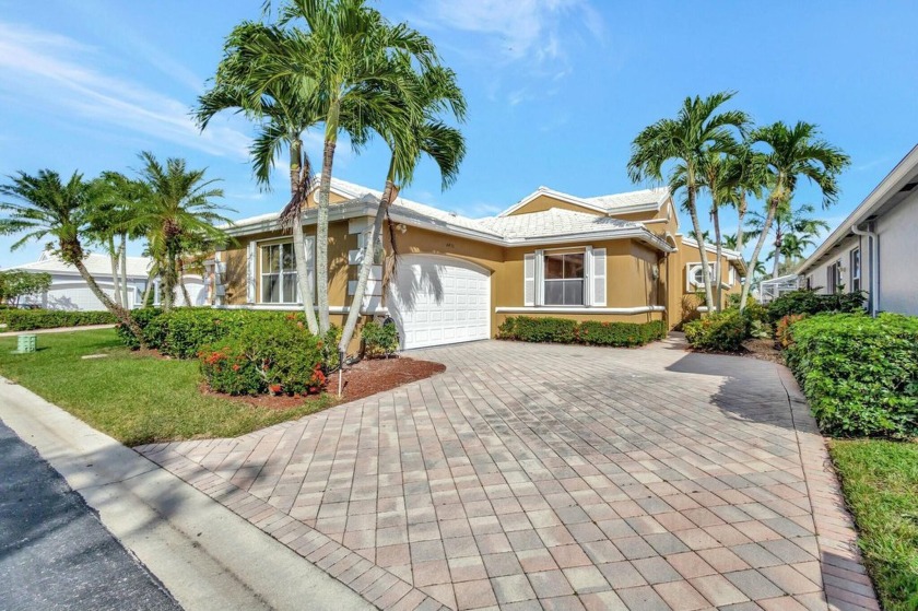 Welcome home to the ultimate country club lifestyle. Walk into - Beach Home for sale in Lake Worth, Florida on Beachhouse.com