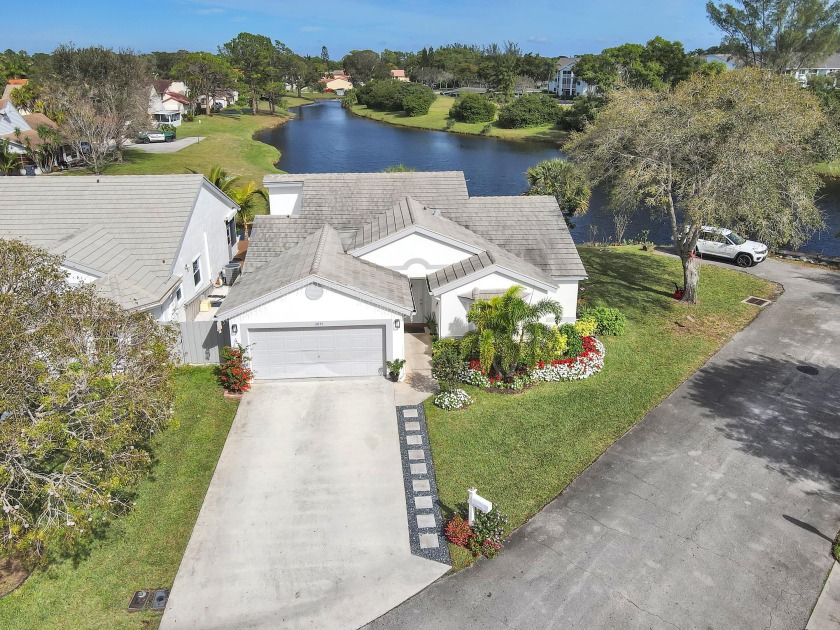 This beautiful well maintained CBS single family home in the - Beach Home for sale in Lake Worth, Florida on Beachhouse.com